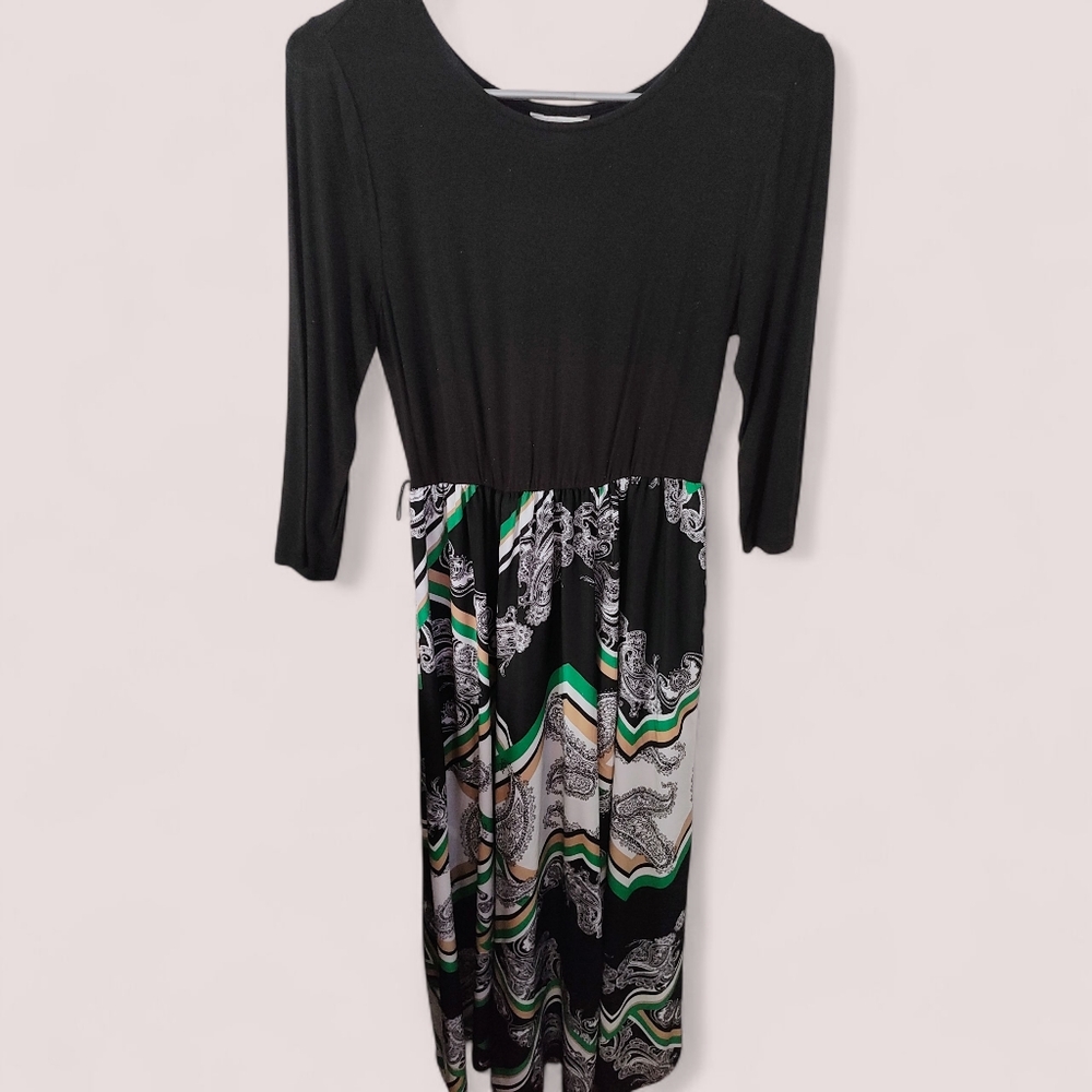 Elegant Black and Green Patterned Dress